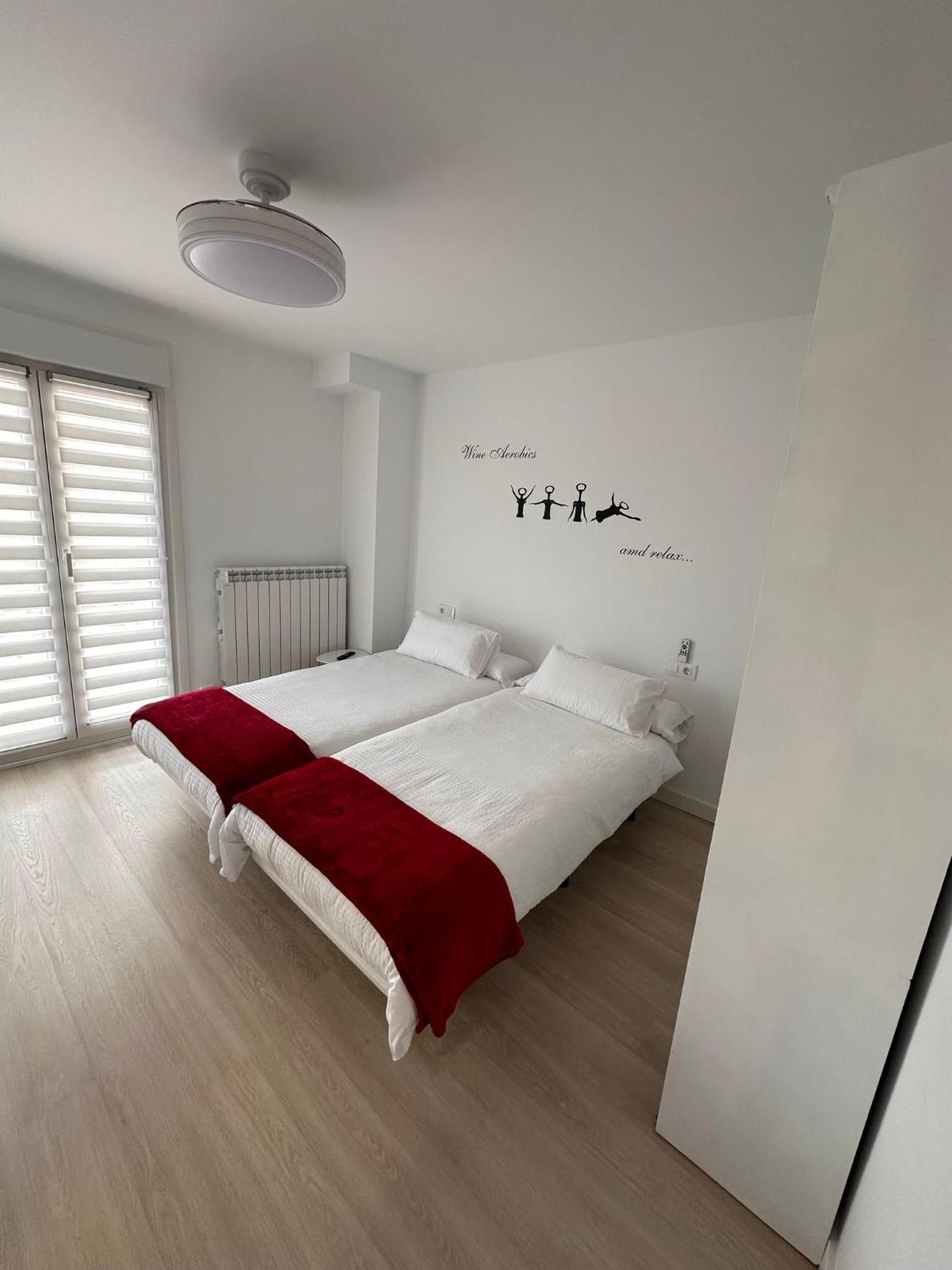 Hostal A La Sombra Del Laurel ナバレテ エクステリア 写真