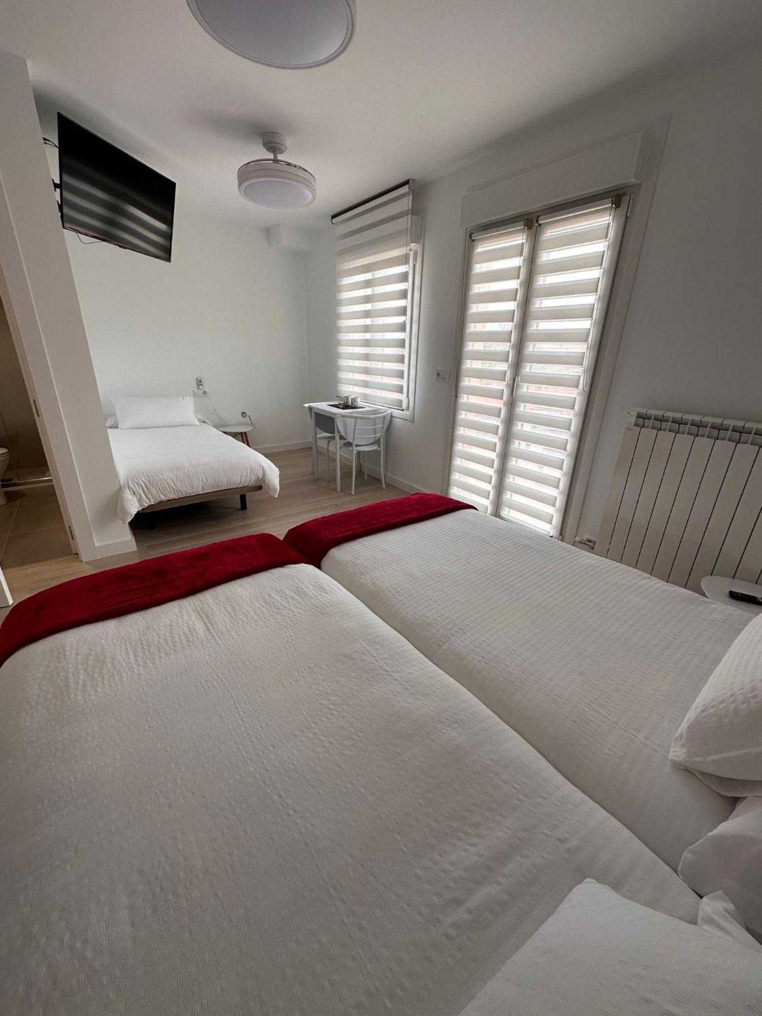Hostal A La Sombra Del Laurel ナバレテ エクステリア 写真