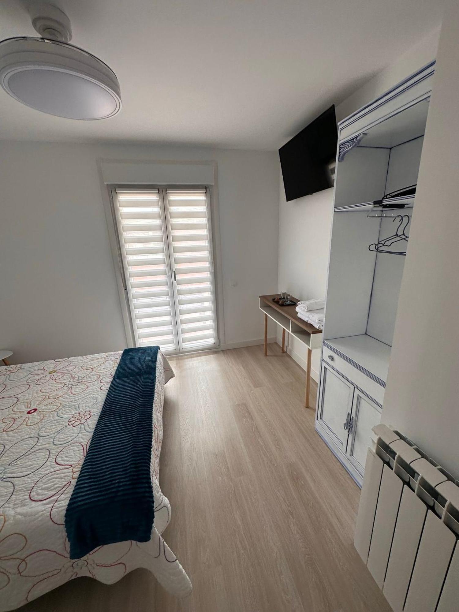 Hostal A La Sombra Del Laurel ナバレテ エクステリア 写真