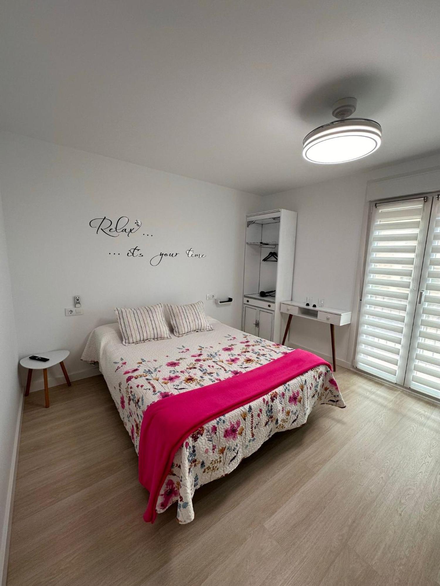 Hostal A La Sombra Del Laurel ナバレテ エクステリア 写真