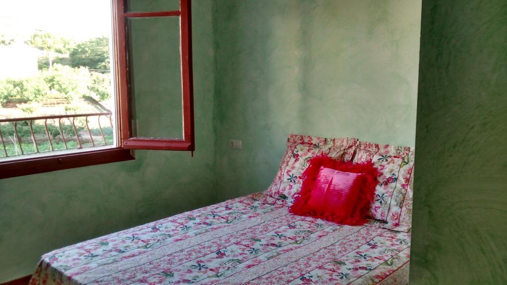 Hostal A La Sombra Del Laurel ナバレテ エクステリア 写真