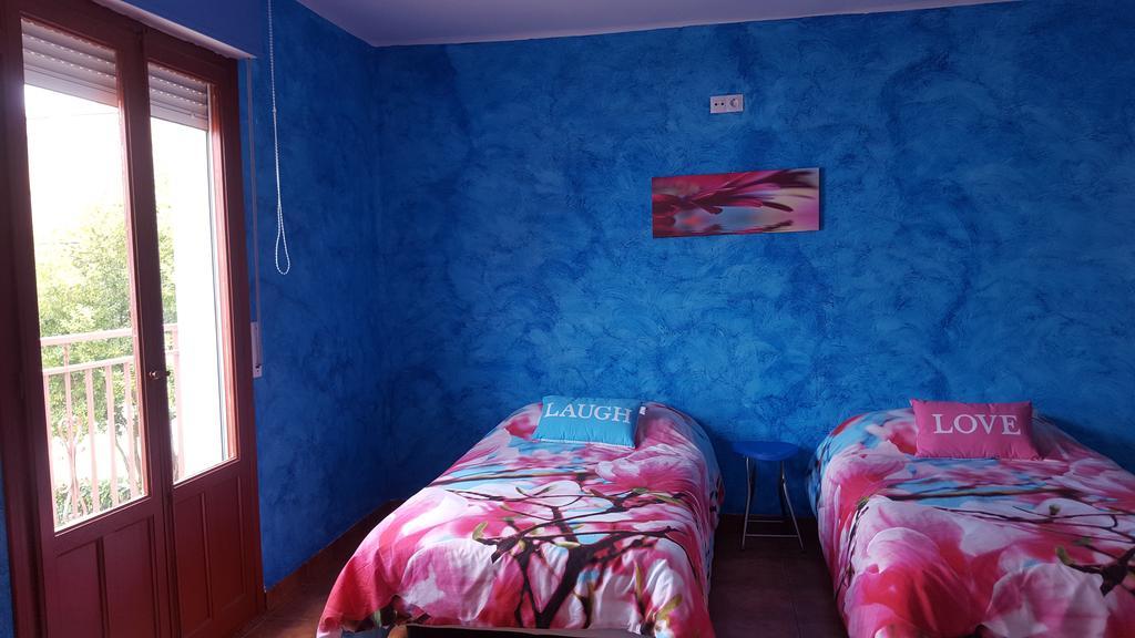 Hostal A La Sombra Del Laurel ナバレテ エクステリア 写真